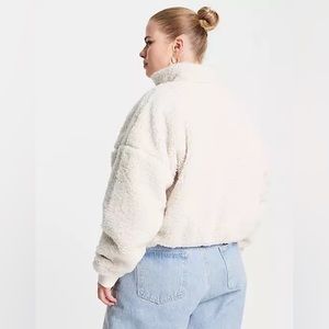 🟠 white teddy jacket